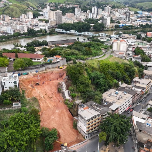 Prefeito de BM monitora obras de contenção no bairro Ano Bom
